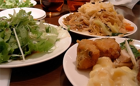 ↑ 香港蒸籠で飲茶バイキング