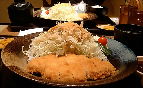 ↑ 購入に行って友達と食べたランチ