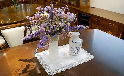 ↑ カリモクアウトレットショールーム取材