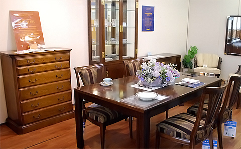 ↑ 京都の家具屋さん