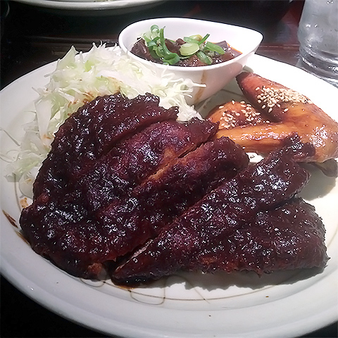 味噌カツ、手羽先、もつ煮込み