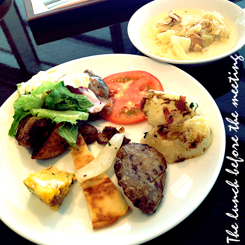 打ち合わせ前の腹ごしらえ