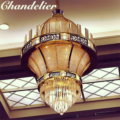 煌めくシャンデリア